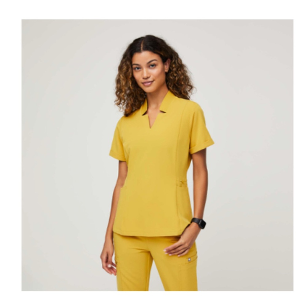 FIGS Scrub Set - Women’s XS / Small - Mustard Yellow - Excellent Condition